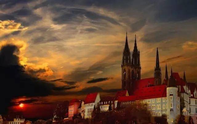 t 外贸小公司如何搞定百年德国老牌企业？|美国电商全面征税时代来临，中国卖家出海命运齿轮如何转动？|2020年吸引流量的三种免费方式：TikTok，Pinter