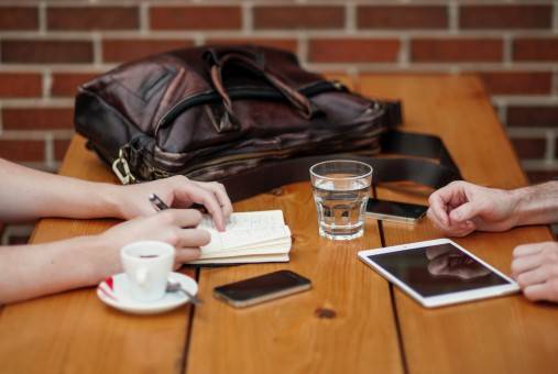 meeting_note_ipad_iphone_coffee-98940.jpg
